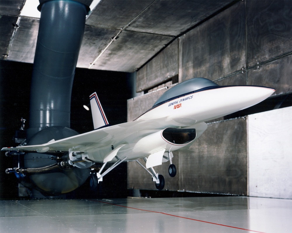 GENERAL DYNAMICS OF F-16 AIRPLANE MODEL IN 9X15 FOOT LOW SPEED WIND TUNNEL LSWT