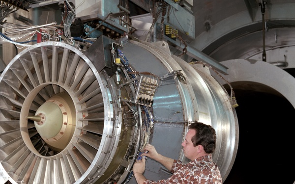 V16V INSTALLED IN FRONT OF TF-34 ENGINE