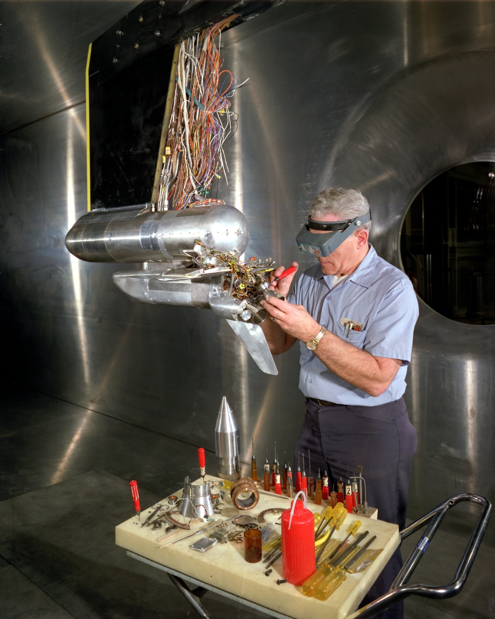 BACK END OF SPACE SHUTTLE MODEL IN THE 10X10 FOOT WIND TUNNEL