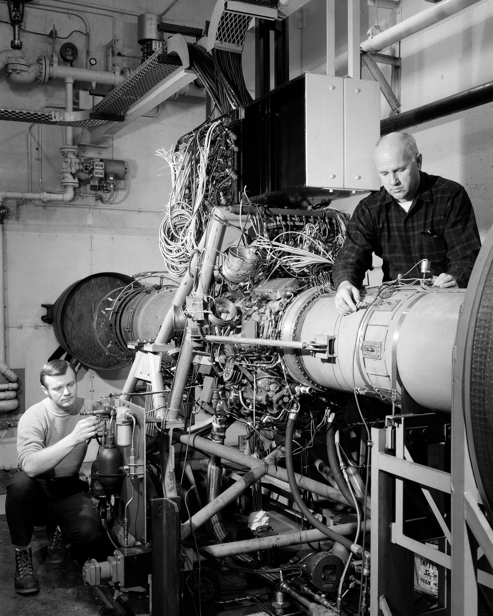 SPECIAL PROJECTS LABORATORY DIVISION - GEORGE TUNDER BRANCH CHIEF FOR STORY IN LEWIS NEWS NEWSLETTER