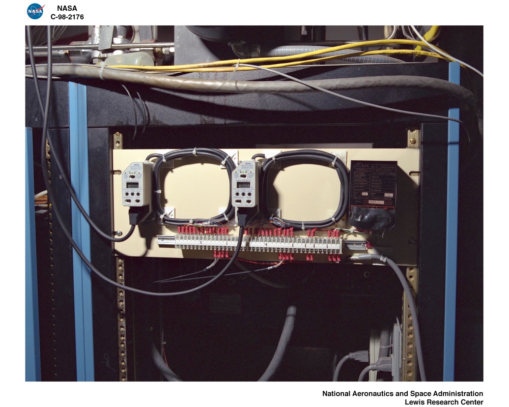 LASER DISPLACEMENT MEASUREMENTS IN THE 9X15 FOOT WIND TUNNEL TEST SECTION