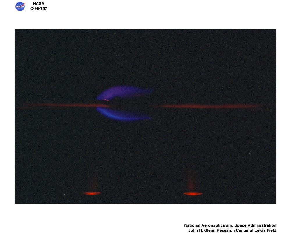 TRANSITION FROM IGNITION TO FLAME GROWTH UNDER EXTERNAL RADIATION IN THREE DIMENSIONS TIGER-3D TEST RESULTS FROM THE JAPAN MICROGRAVITY CENTER JAMIC