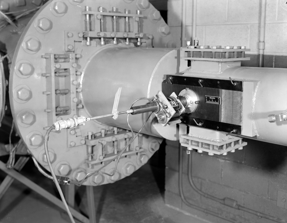 VARIABLE REYNOLDS NUMBER JET