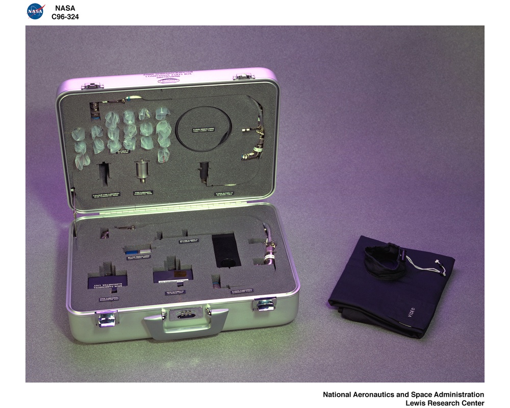 COMBUSTION PARTS BOX FOR THE CANDLE FLAMES IN MICROGRAVITY CFM EXPERIMENT
