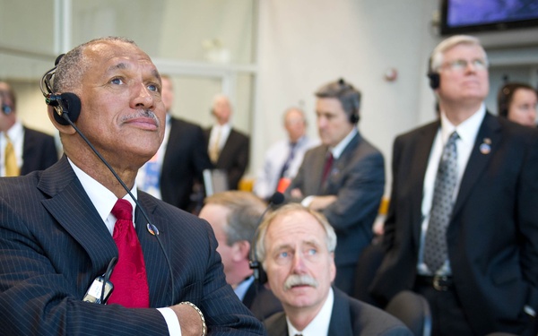 Space Shuttle Discovery Launch (201102240005HQ)
