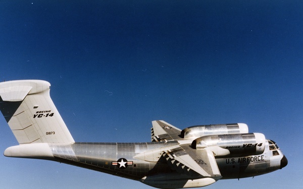 BOEING YC-14 AIRPLANE IN FLIGHT
