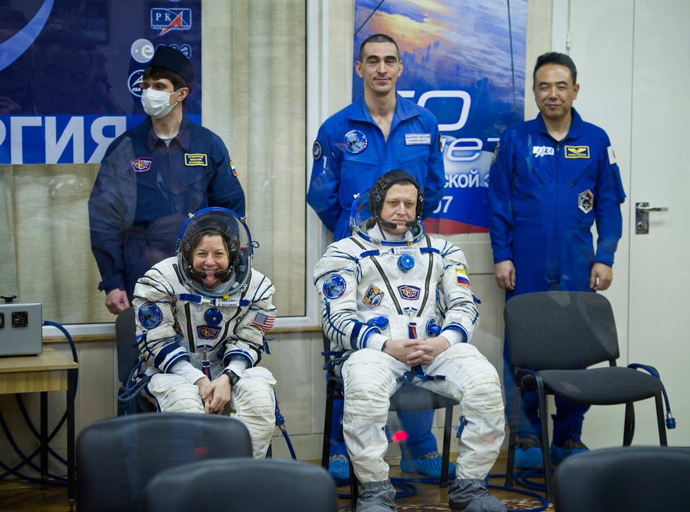 Expedition 26 Prelaunch (201012150014HQ)