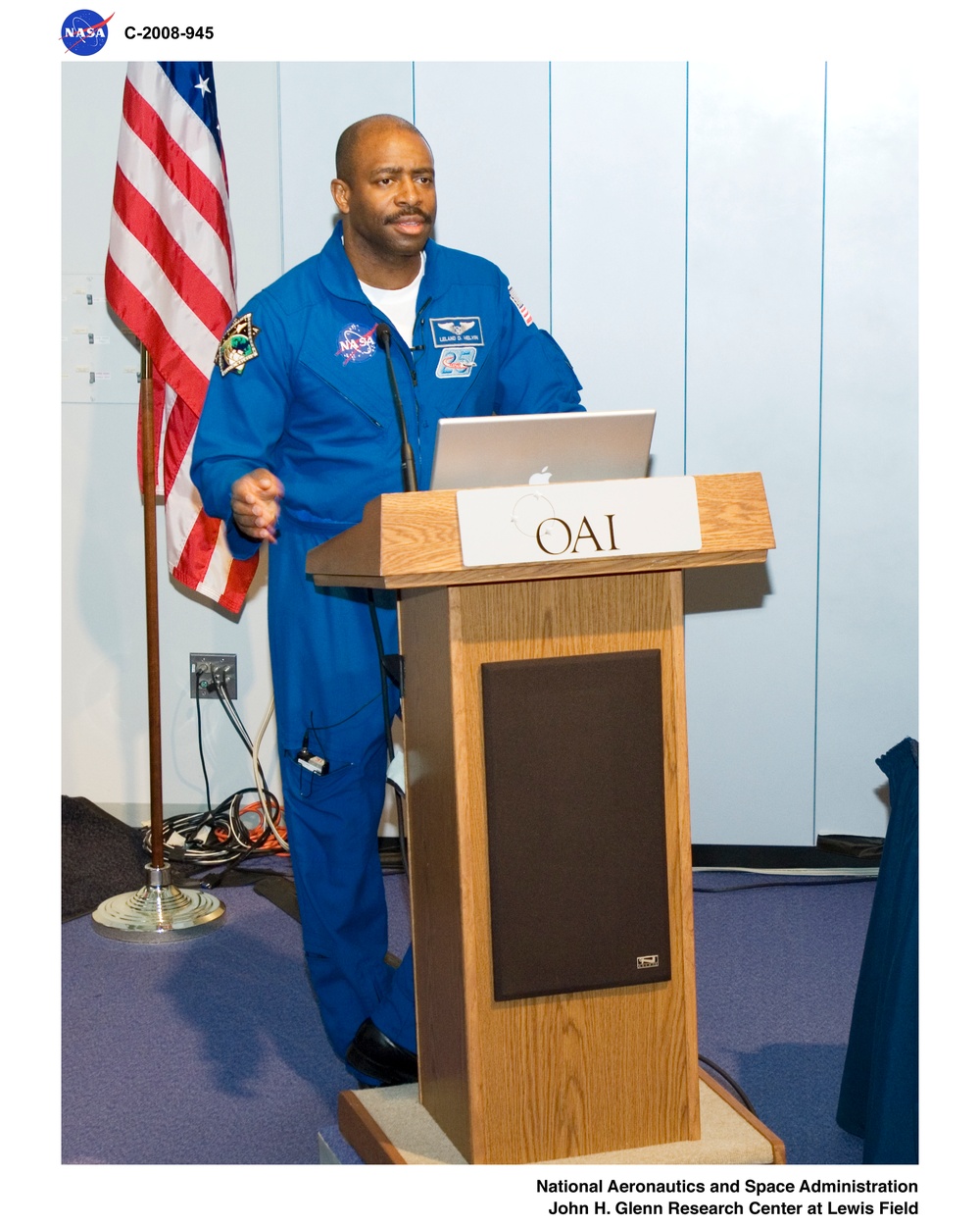 Visit to Ohio Aerospace Institute (OAI) by Astronaut Leland Melvin