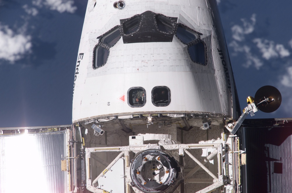 Endeavour on approach to ISS for mission STS-111 UF2 / Expedition Four