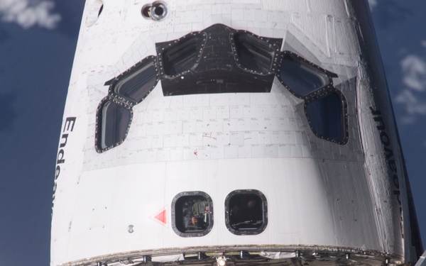 Endeavour on approach to ISS for mission STS-111 UF2 / Expedition Four