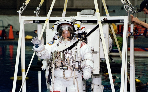 Expedition 5 NBL dive.