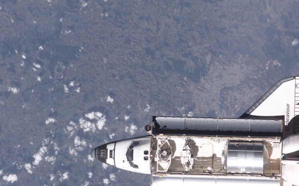 Endeavour on approach to ISS for mission STS-111 UF2 / Expedition Four