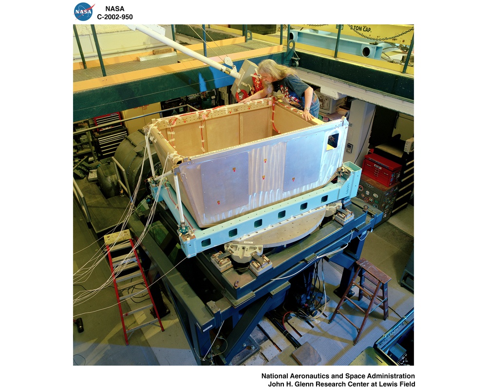 FLUIDS AND COMBUSTION FACILITY RACK IN THE STRUCTURAL DYNAMICS LAB