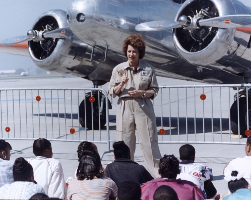 Linda Finch speaks to children during World Flight in New Orleans, La.