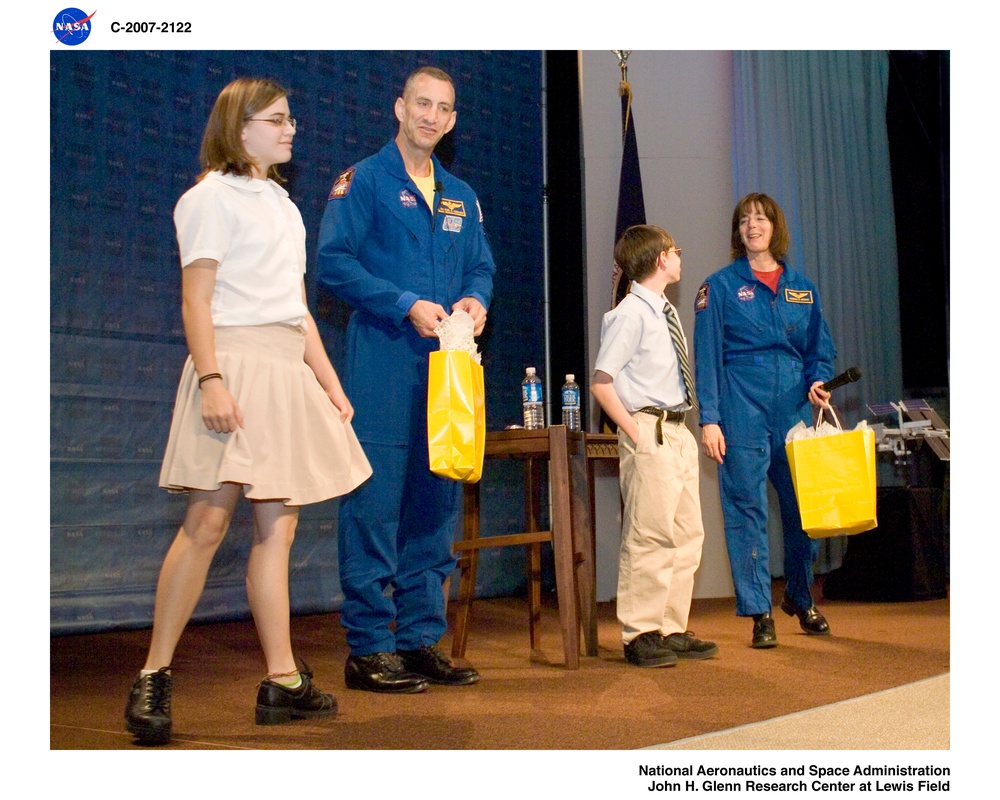 STS-118 Astronaut Crew Visit to NASA Glenn Research Center