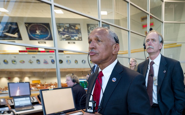 Space Shuttle Discovery Launch (201102240004HQ)