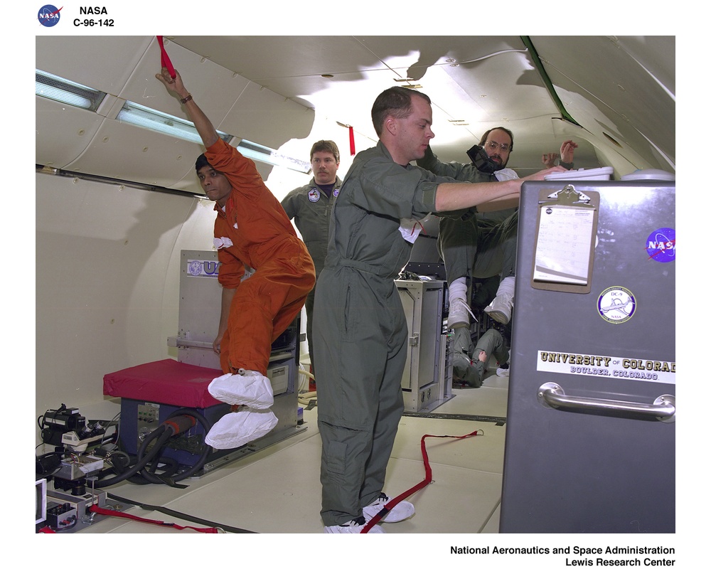 DC-9 AIRPLANE FLIGHT OPERATIONS