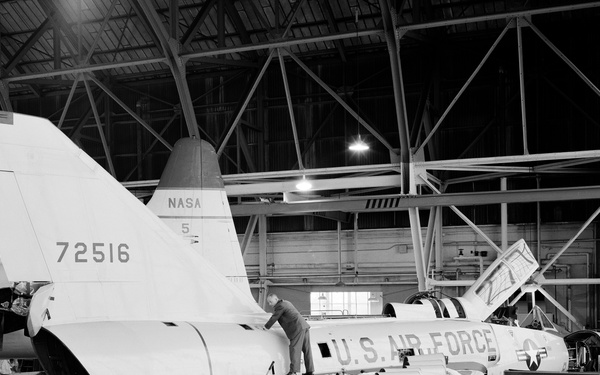 F-106 AIRPLANE AC - BAD WIRING IN FUSELAGE - WORK PROGRESS