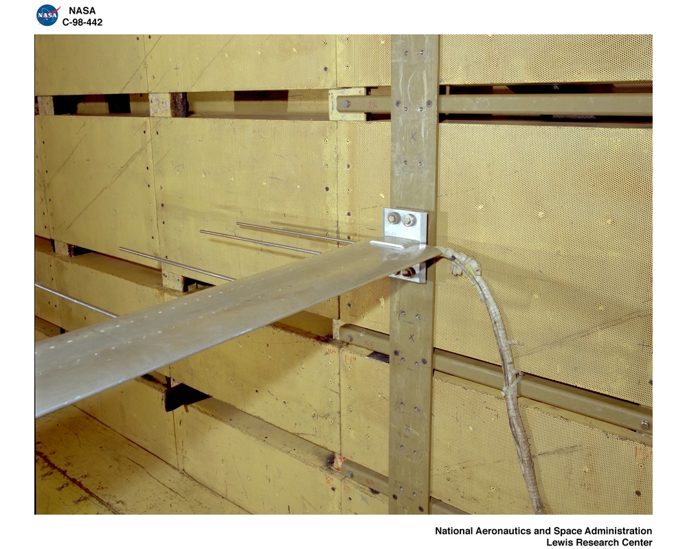 15 FOOT HORIZONTAL FLOW FIELD SERVER / CALIBRATION RAKE INSTALLED IN THE 9X15 FOOT LOW SPEED WIND TUNNEL