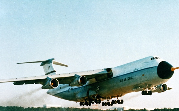 DC-10 - C-5A - B-1 AIRCRAFT