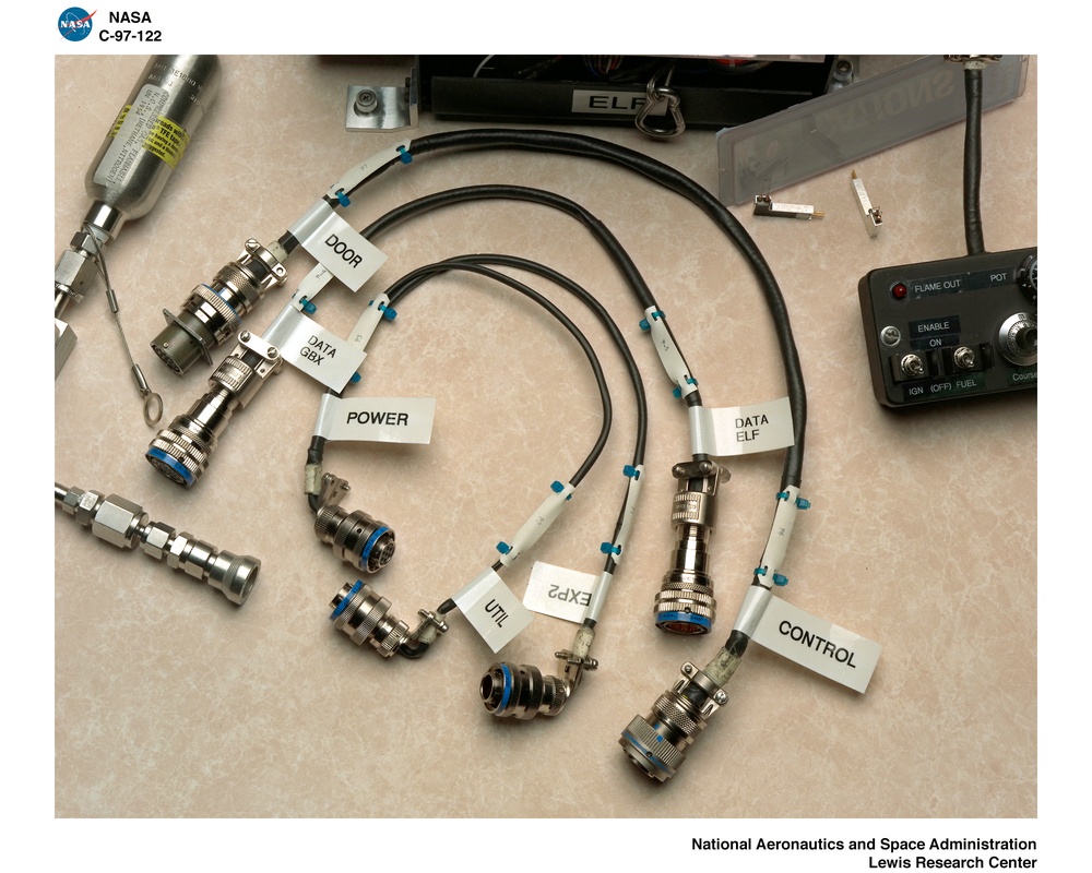 MICROGRAVITY GLOVEBOX EXPERIMENT ENCLOSED LAMINAR FLAMES