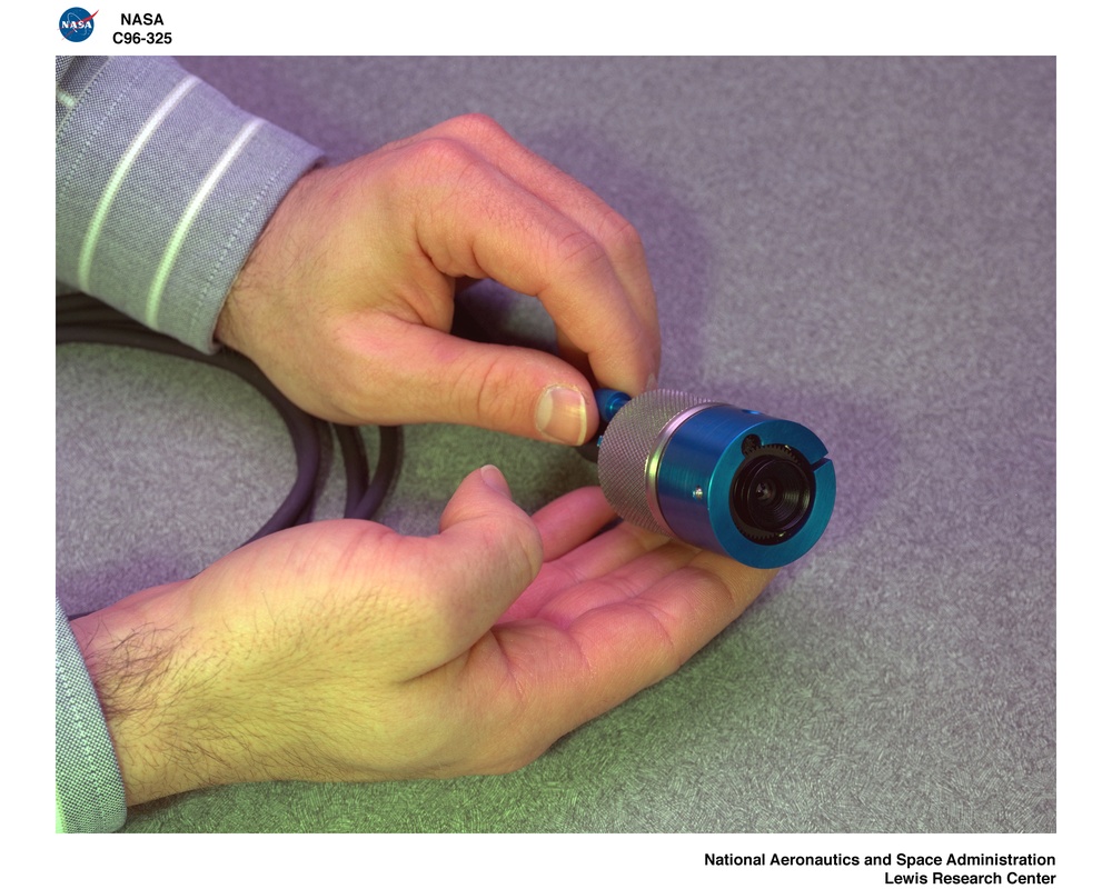 COMBUSTION PARTS BOX FOR THE CANDLE FLAMES IN MICROGRAVITY CFM EXPERIMENT