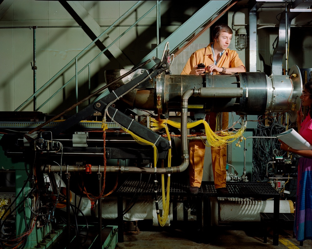 VERTICAL THRUST STAND - 10X10 FOOT SUPERSONIC WIND TUNNEL SWT