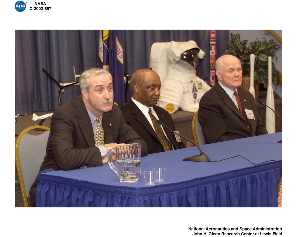 VISIT TO NASA GLENN RESEARCH CENTER BY NASA ADMINISTRATOR SEAN O'KEEFE