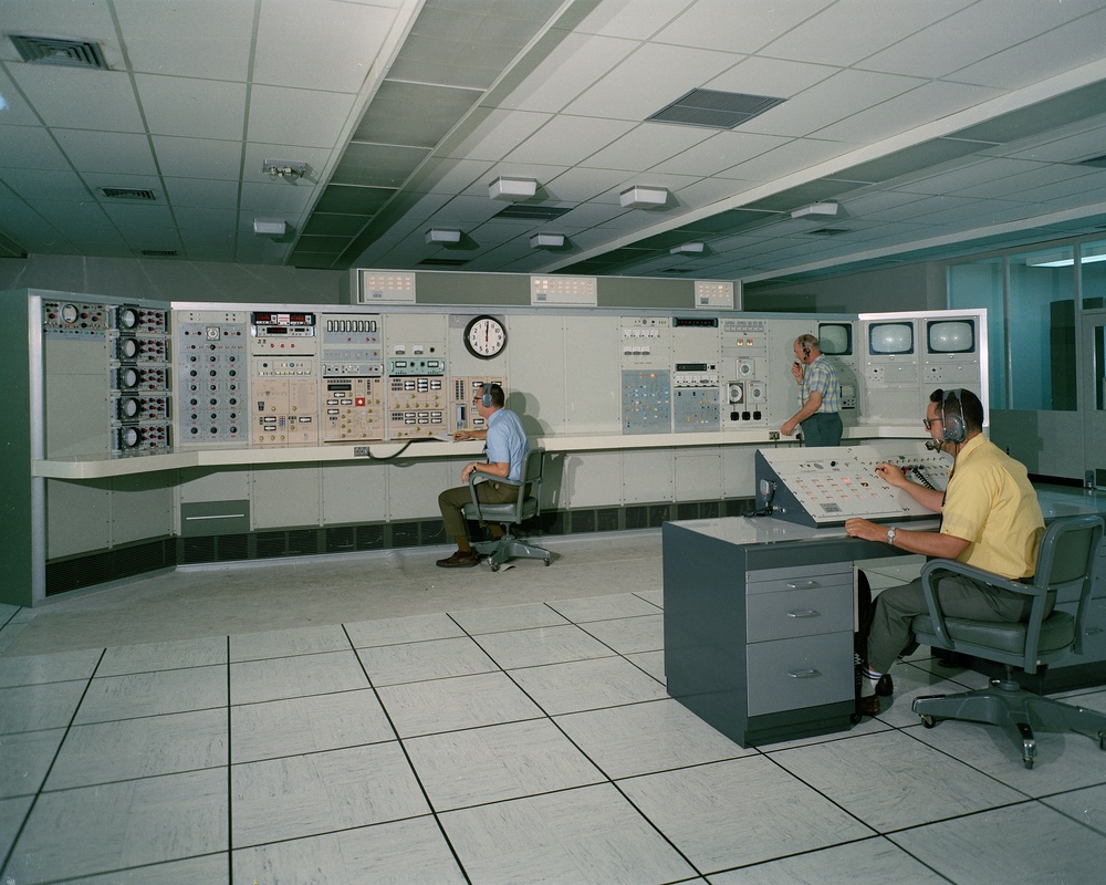 BRAYTON CYCLE IN SPACE POWER FACILITY (SPF) VACUUM ROOM AND CONTROL ROOM.