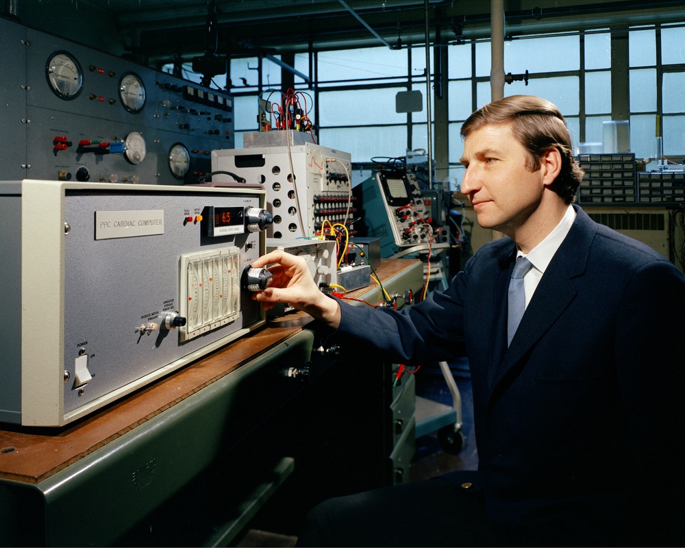 VERN GREEN WITH PPC CARDIAC COMPUTER