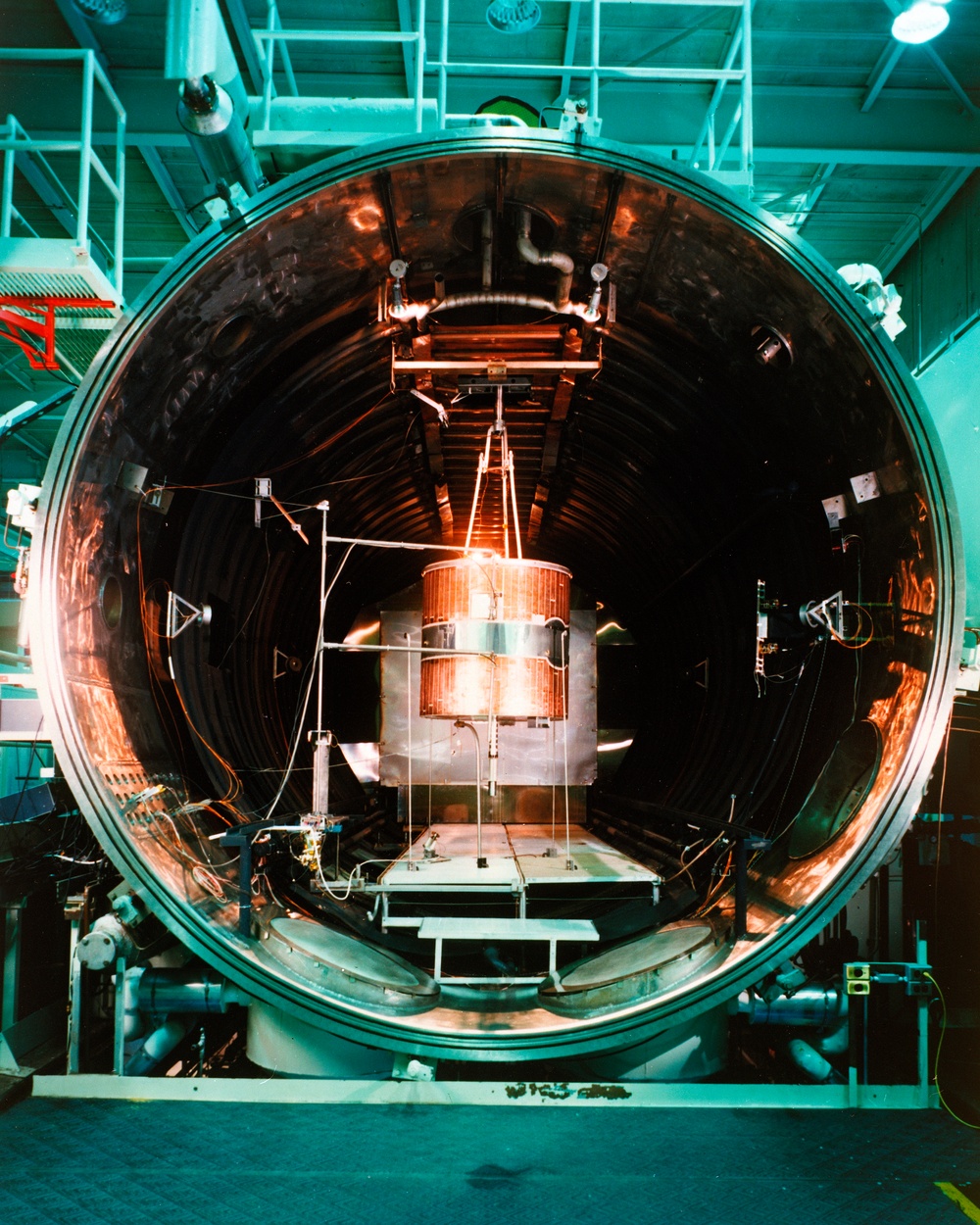 EXPERIMENT INSTALLATION IN WEST END OF TANK 5 SCATSAT TEST OBJECT