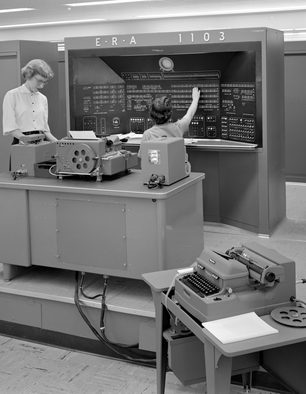 ERA 1103 UNIVAC 2 - CALCULATING MACHINE