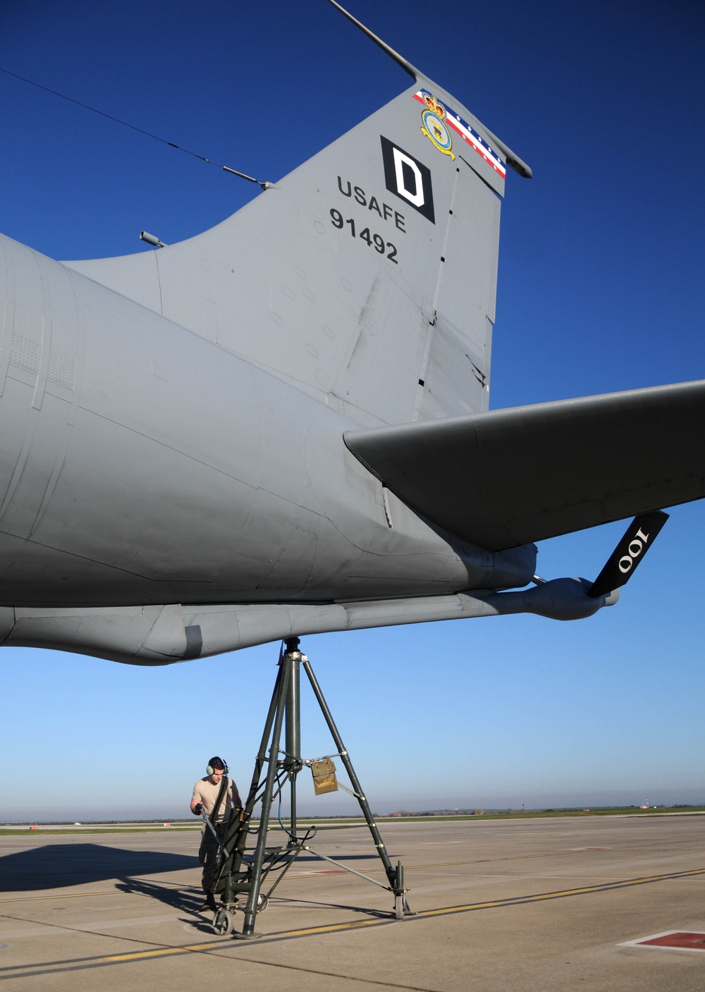 Deployed KC-135 gets all jacked up