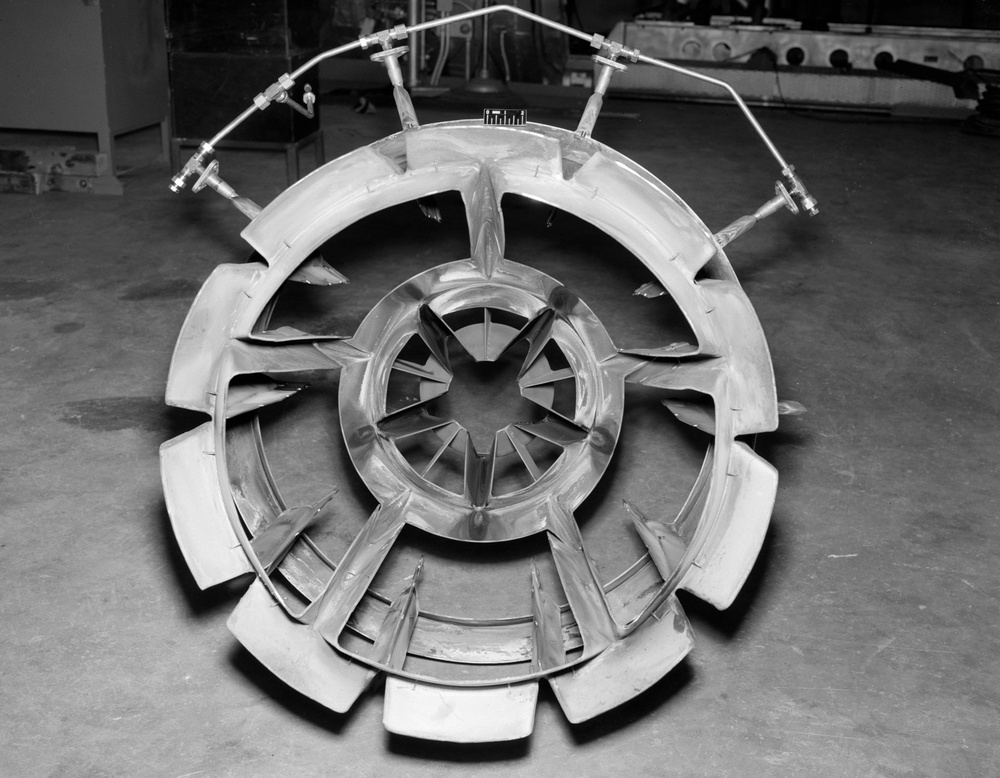 SPECIAL FUEL SYSTEM MOCKED UP IN FLAMEHOLDER SHOWING 4 INJECTION POINTS IN FLAMEHOLDER