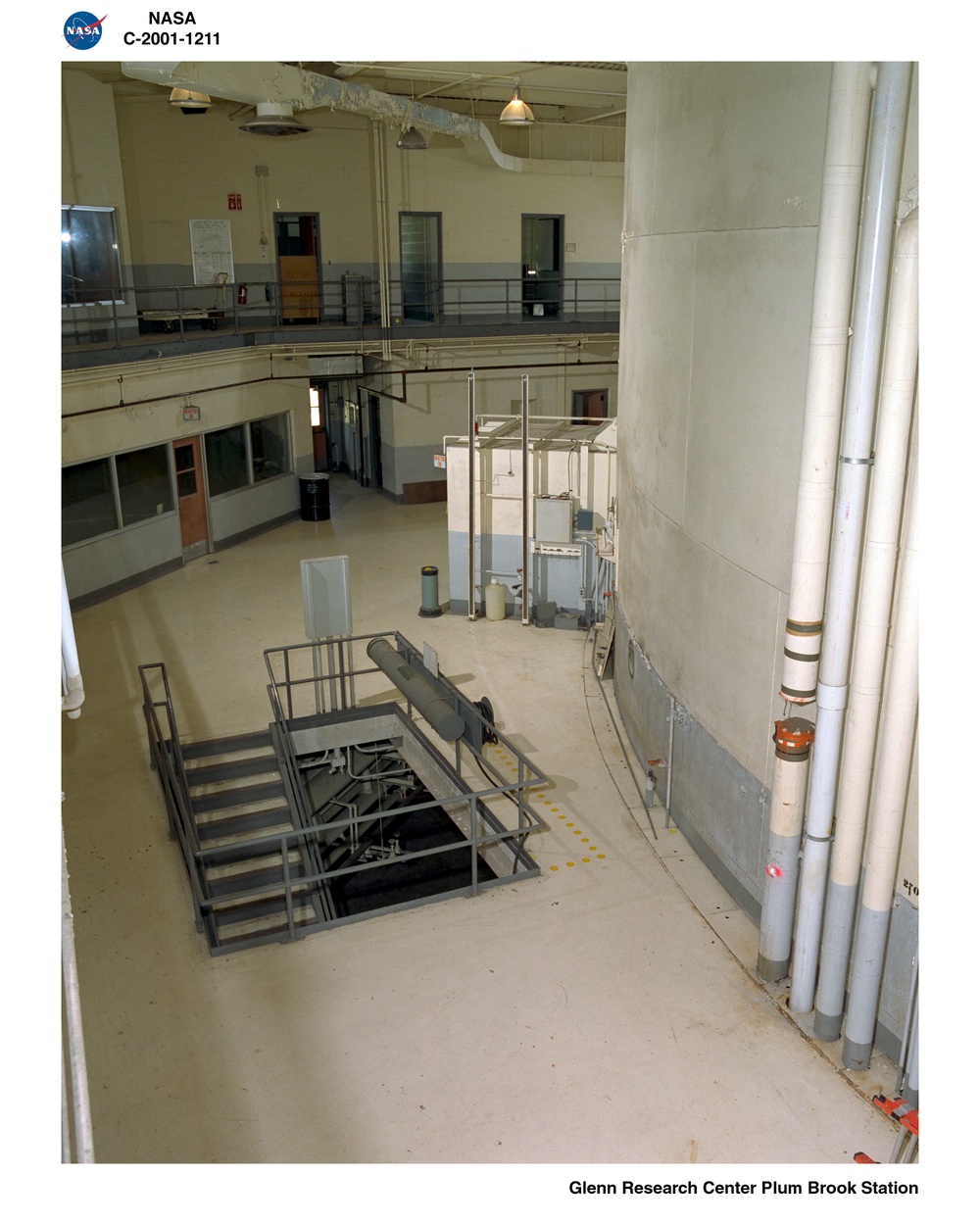 PLUM BROOK REACTOR FACILITY / BUILDING 1112 REACTOR HOT LABORATORY INTERIOR OVERVIEW / 00105 / L5 - E7