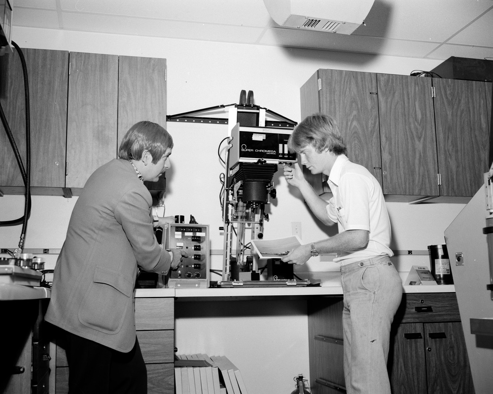 EMPLOY THE HANDICAPPED WEEK WITH PHOTOGRPAHIC BRANCH EMPLOYEES ELWIN BABB AND DICK TEXLER BRANCH CHIEF