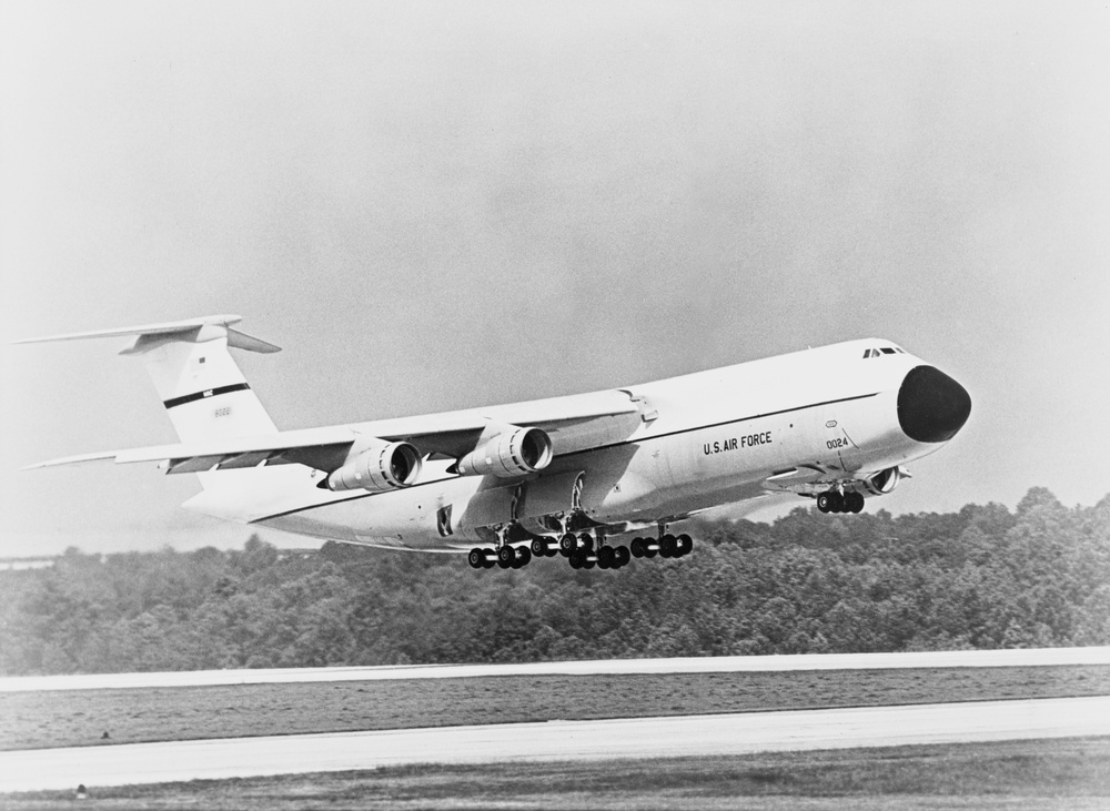 LOCKHEED C-5A AND BOEING 747 AIRCRAFT