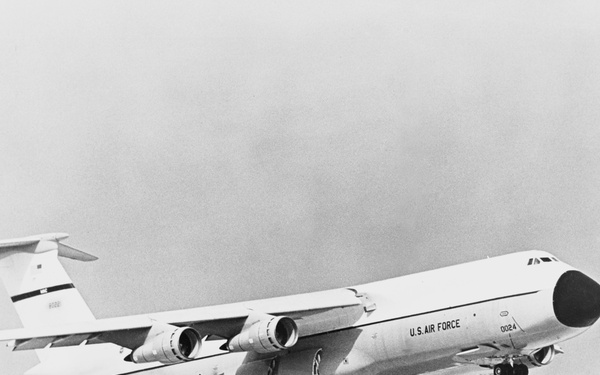 LOCKHEED C-5A AND BOEING 747 AIRCRAFT