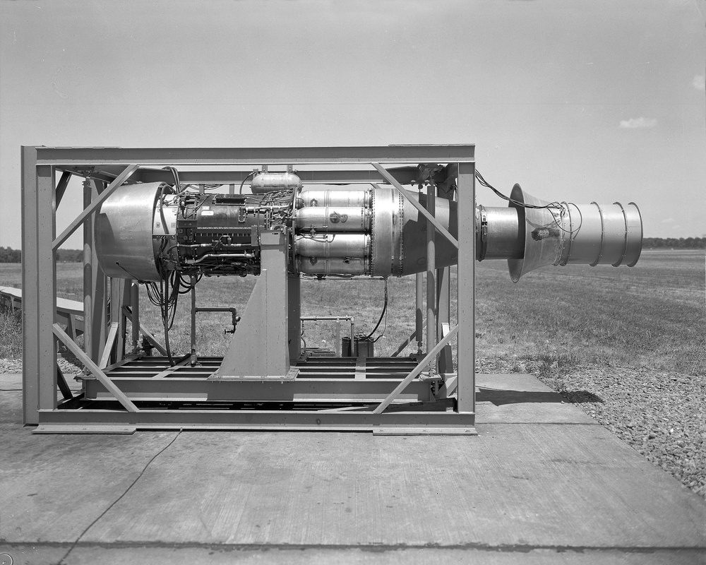 ACOUSTICAL THRUST STAND WITH EJECTOR TAILPIPE - SOUND STAND AND ENGINE