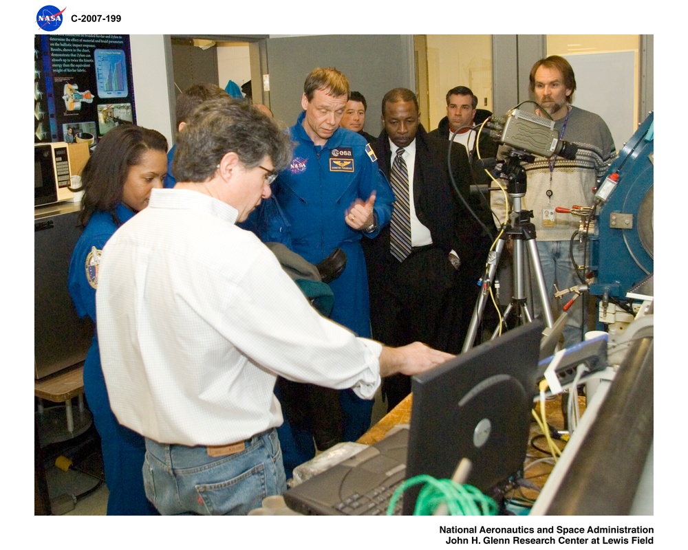 Visit to the Glenn Research Center by members of the STS-116 Shuttle Crew