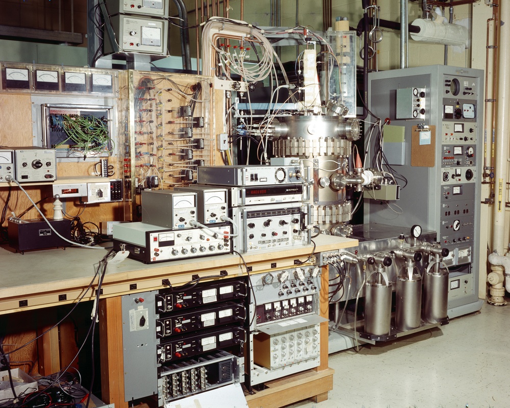 UNITED STATES AIR FORCE USAF TWT ON BEAM TEST SETUP ON VARIAN UHV CHAMBER IN THE 8X6 FOOT WIND TUNNEL MODEL PREPARATIONS BUILDING