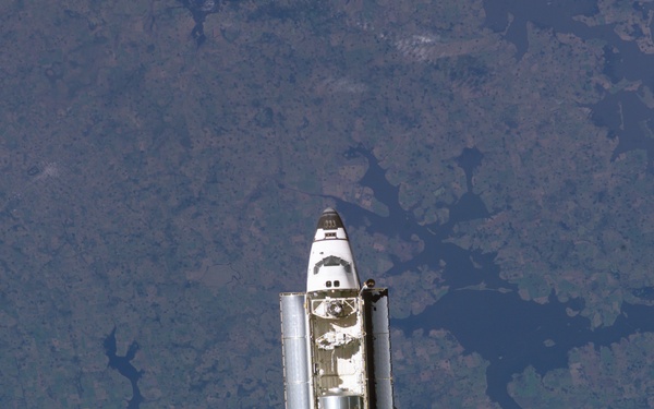 Endeavour on approach to ISS for mission STS-111 UF2 / Expedition Four