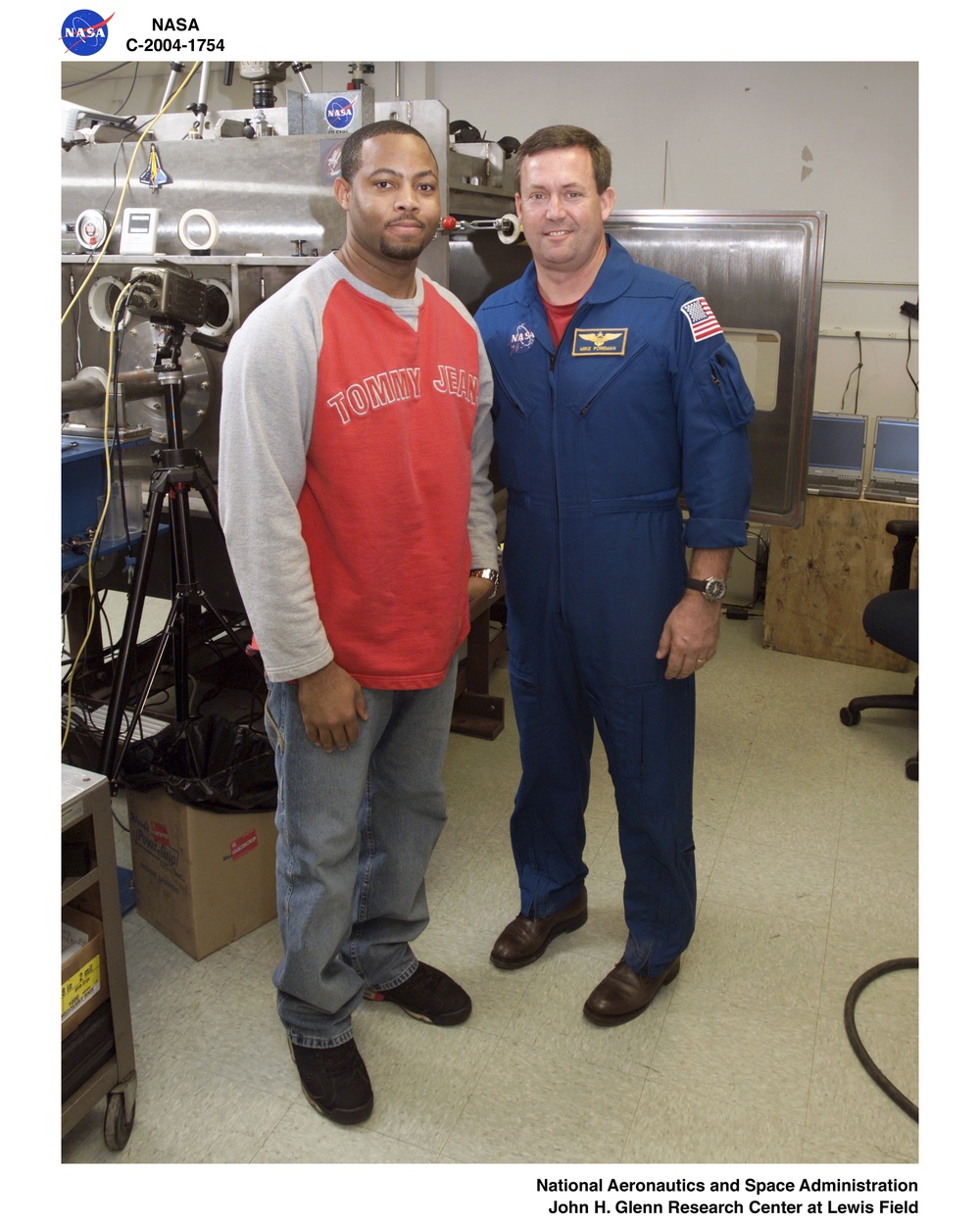 astronaut visit of facilities and personnel that contributed to the Return to Flight research testing of RCC carbon panels