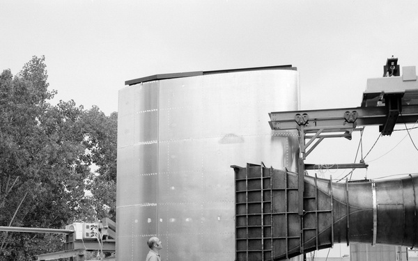 TF-34 ENGINE - VERTICAL LIFT FACILITY