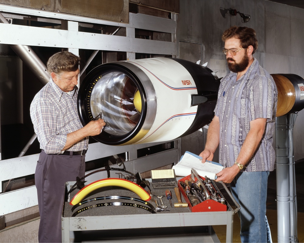 LEWIS 20 NONBLOWING INLET MODEL IN THE 9X15 FOOT WIND TUNNEL
