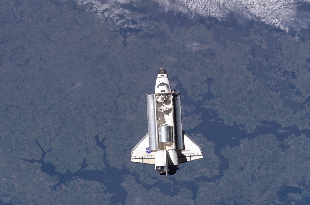 Endeavour on approach to ISS for mission STS-111 UF2 / Expedition Four
