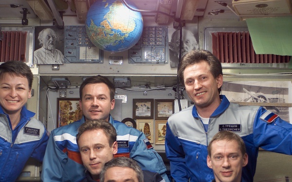 Soyuz Five and Expedition Five crew pose in the SM during Expedition Five on the ISS