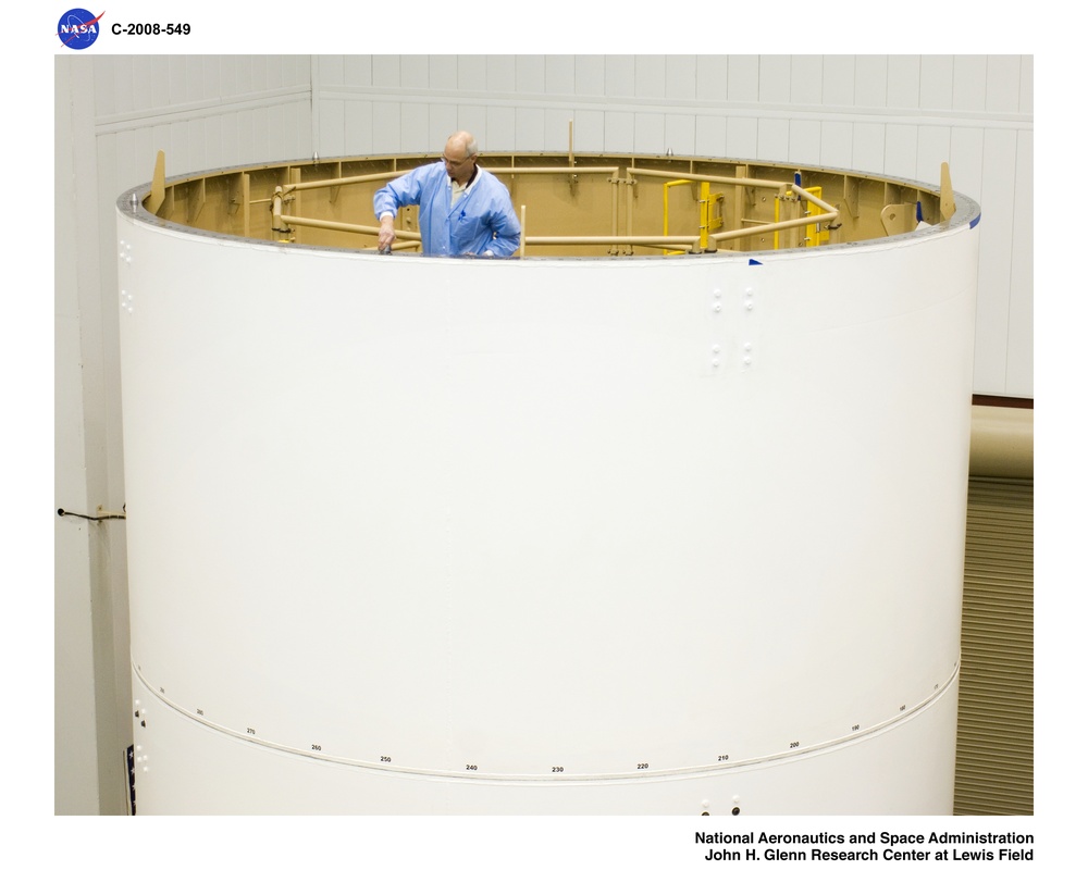 Operation to stack Ares 1-X Segment US5 onto US4
