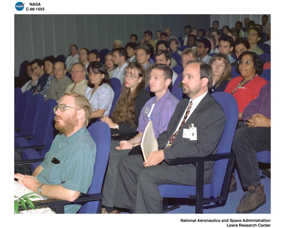 NASA ADMINISTRATOR DAN GOLDIN ADDRESSING THE INTERNATIONAL SPACE UNIVERSITY PARTICIPANTS AND OAI OHIO AEROSPACE INSTITUTE