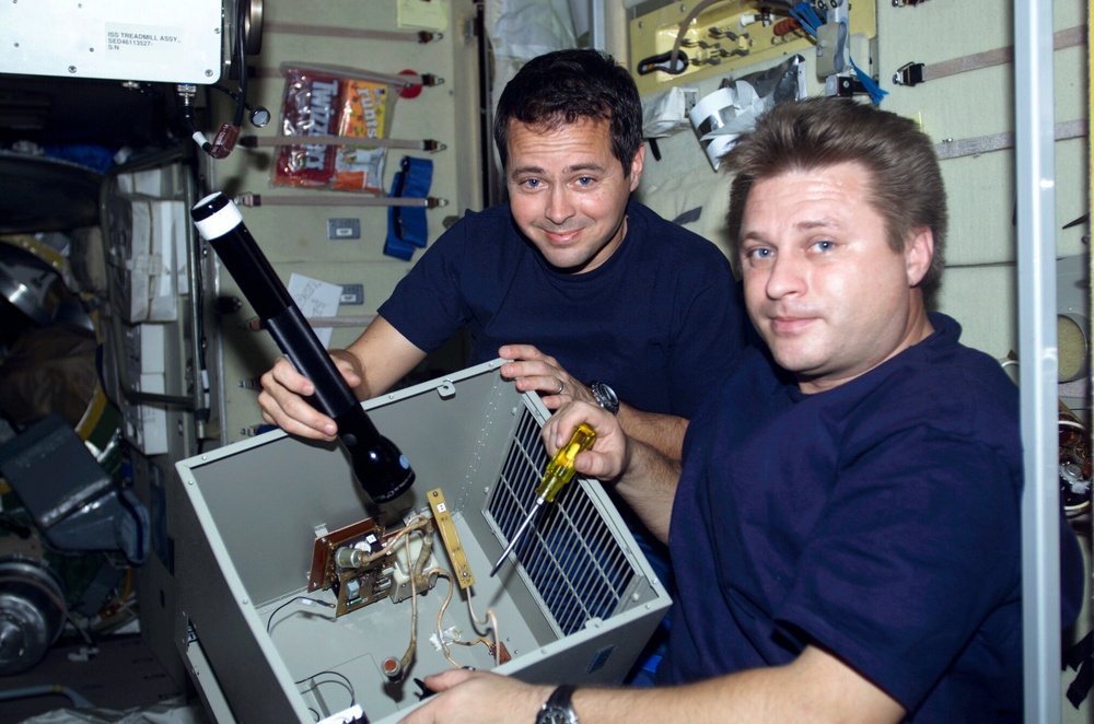 Onufrienko and Bursch perform IFM on SM Potok air purification unit during Expedition Four